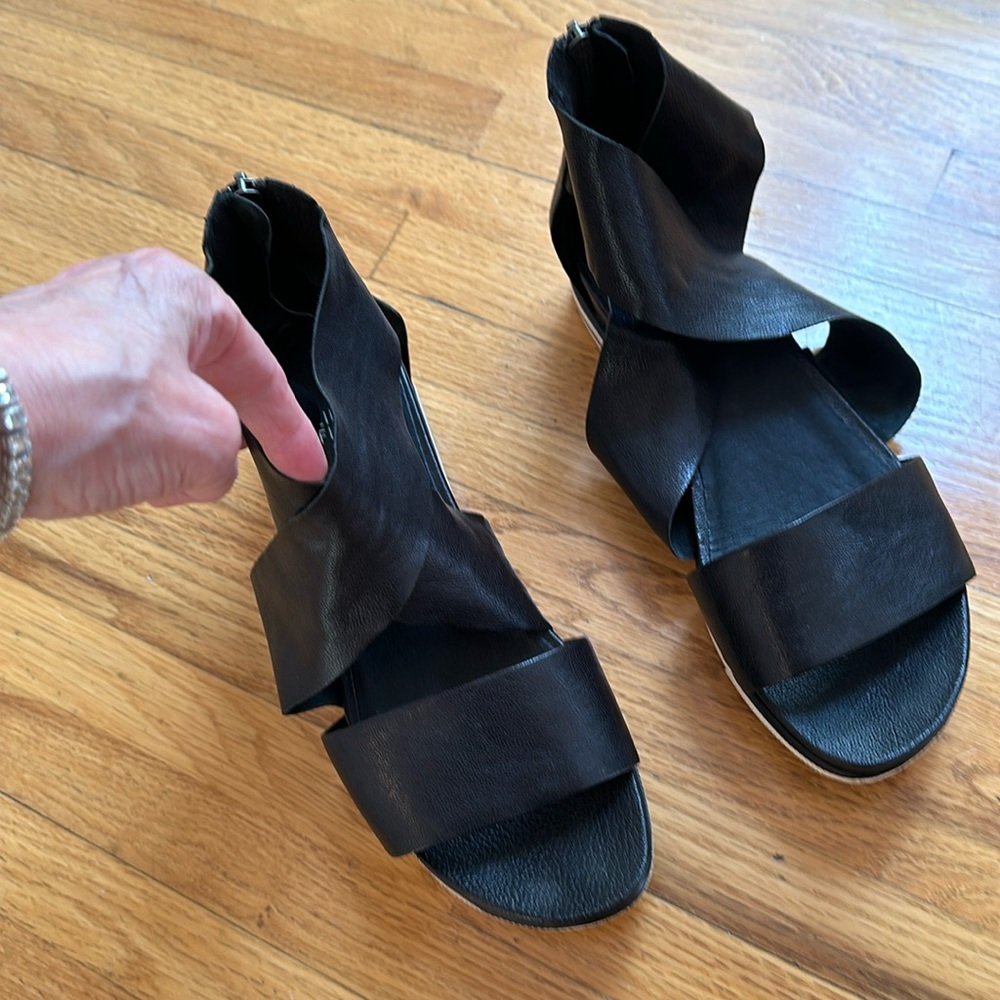 Eileen Fisher 9 1/2 black sandals
